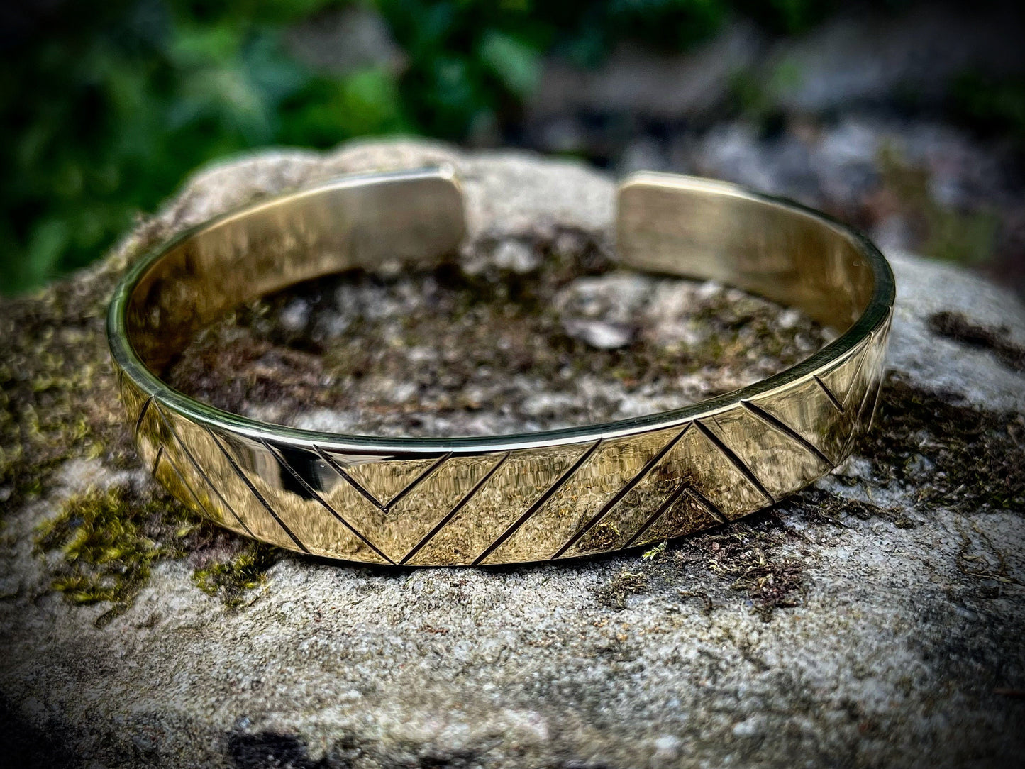 Solid Polished Brass Chiselled Viking Cuff Bracelet, Men’s or Womens Copper Cuff Bracelet, Gift for him, Gift for her